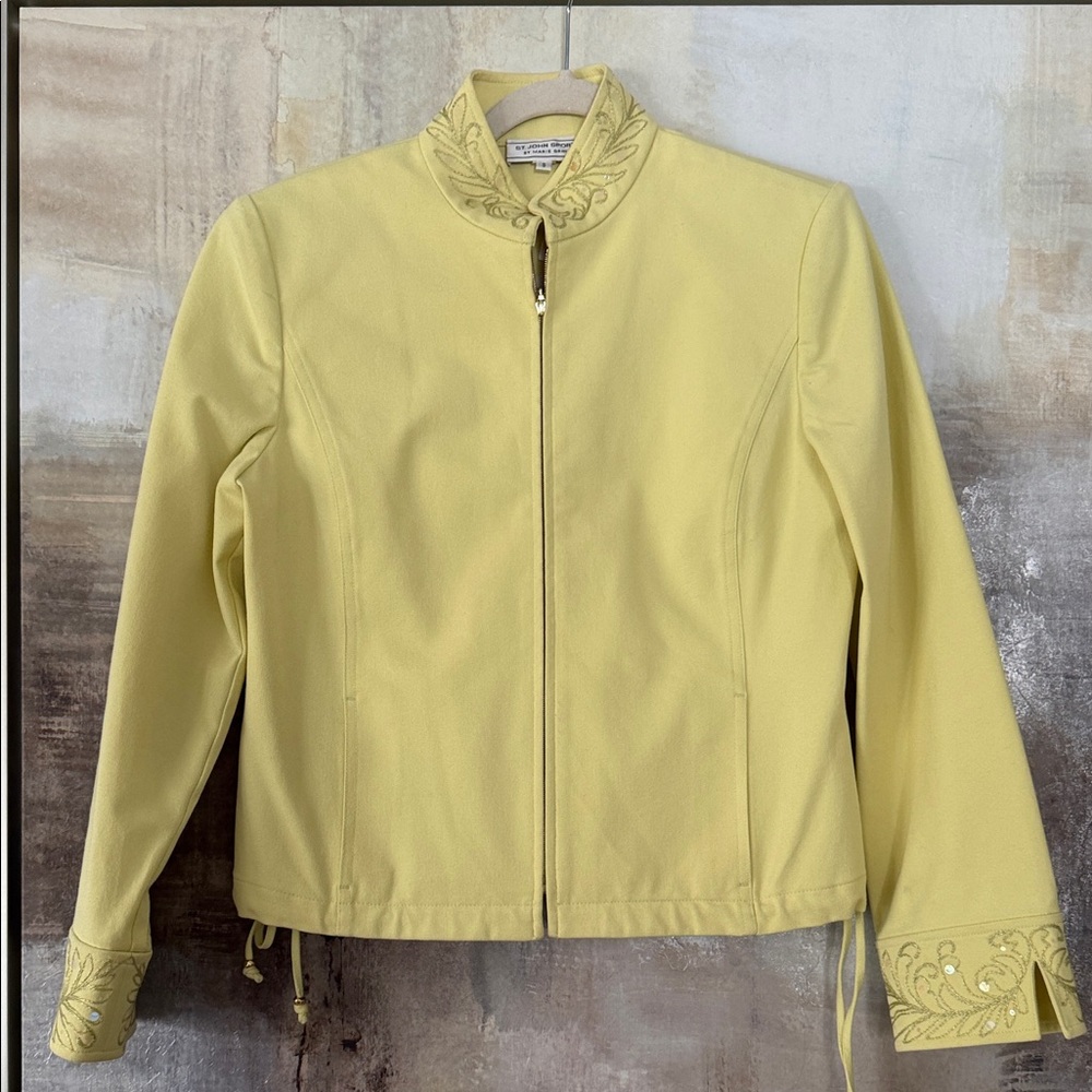 St. John Sport Light Yellow Embroidered Jacket Sz S excellent condition